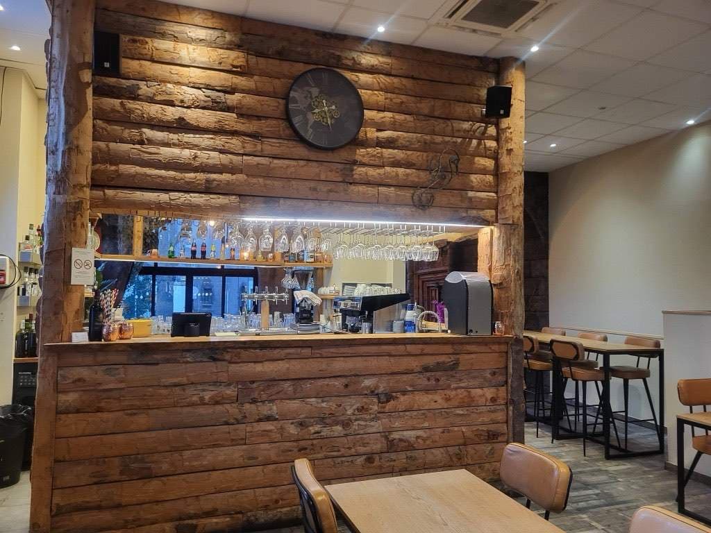 Bar et cuisine du restaurant Le Divino à Agde