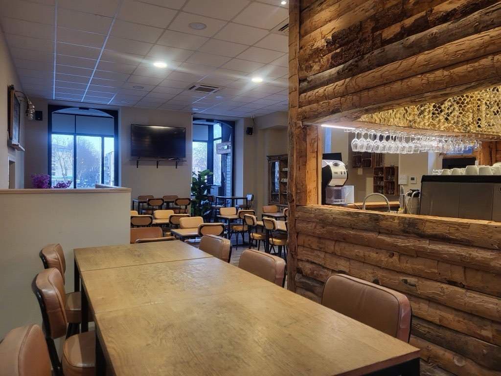 Intérieur et salle du restaurant Le Divino Agde centre-ville